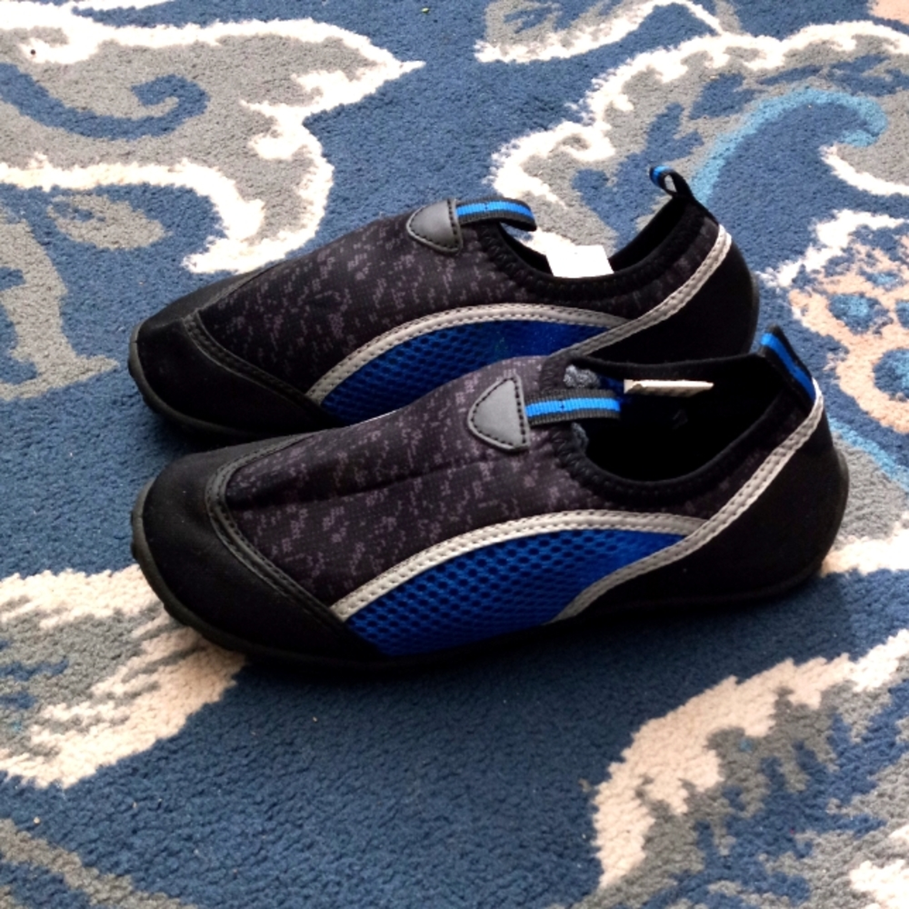 Youth water/swim shoes